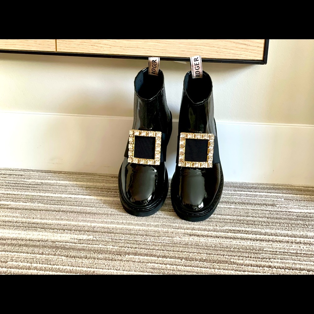 Authentic Viv' Rangers Strass Buckle Chelsea Booties in Patent Leather